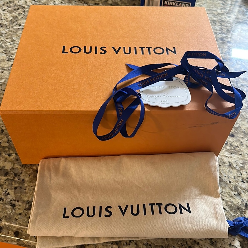 LV shoe box with dust bag, ribbon , and tag